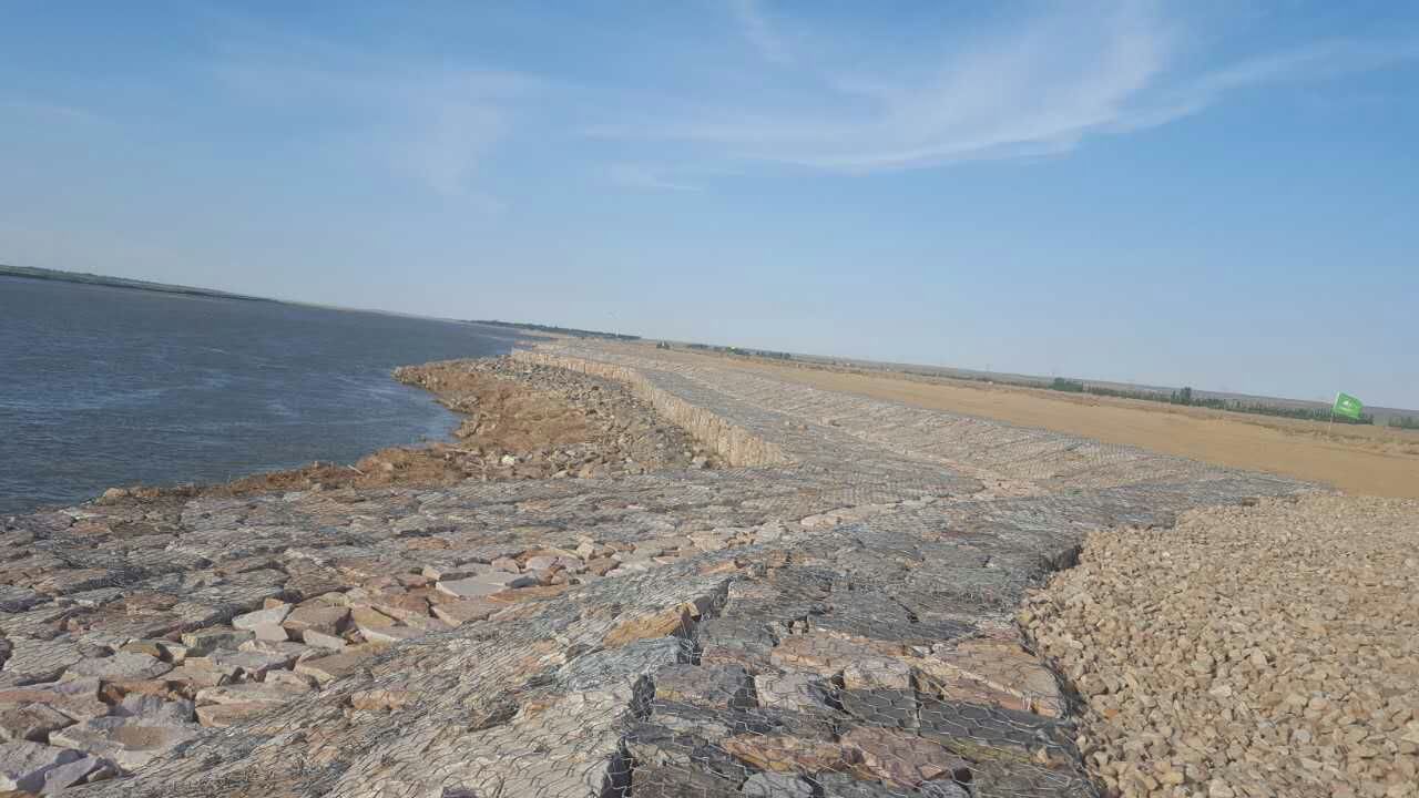 綠濱墊施工現(xiàn)場(chǎng) 綠濱墊施工現(xiàn)場(chǎng)