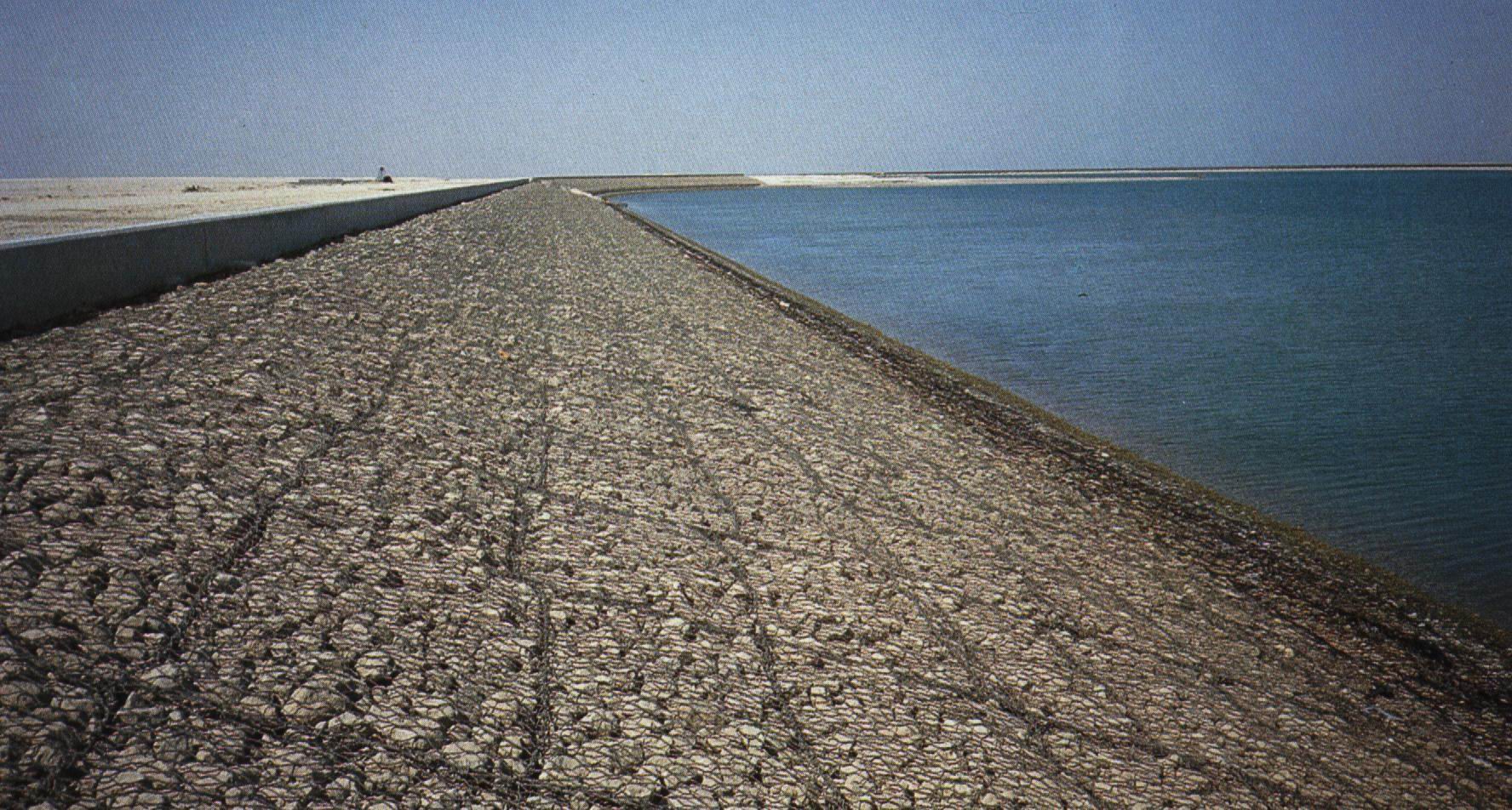 鉛絲石籠網(wǎng)箱護(hù)坡 鉛絲石籠網(wǎng)箱護(hù)坡