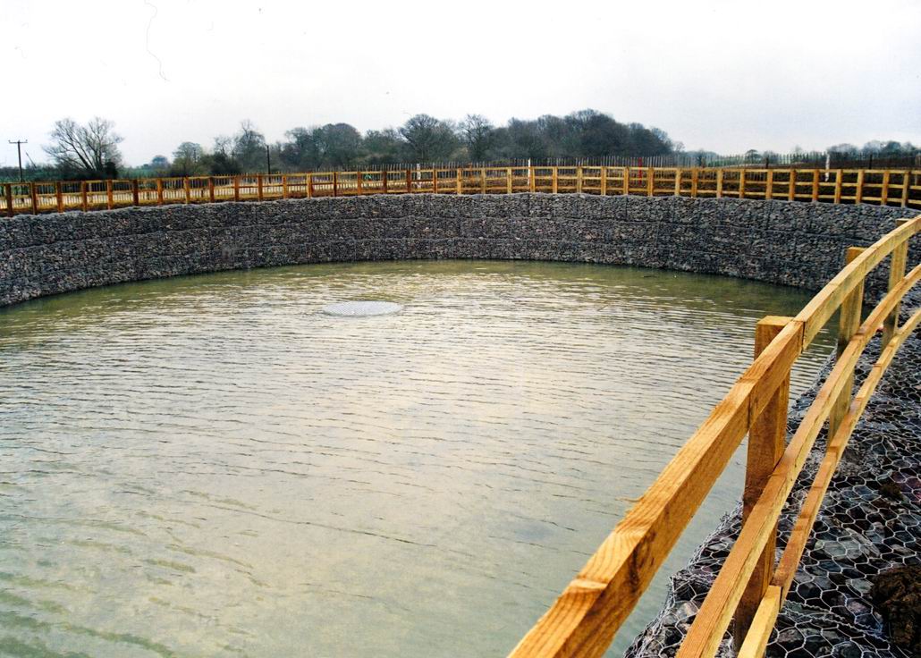 石籠網(wǎng)箱護岸 石籠網(wǎng)箱護岸