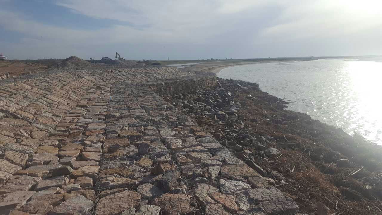 塊石鉛絲籠護(hù)坡 塊石鉛絲籠護(hù)坡