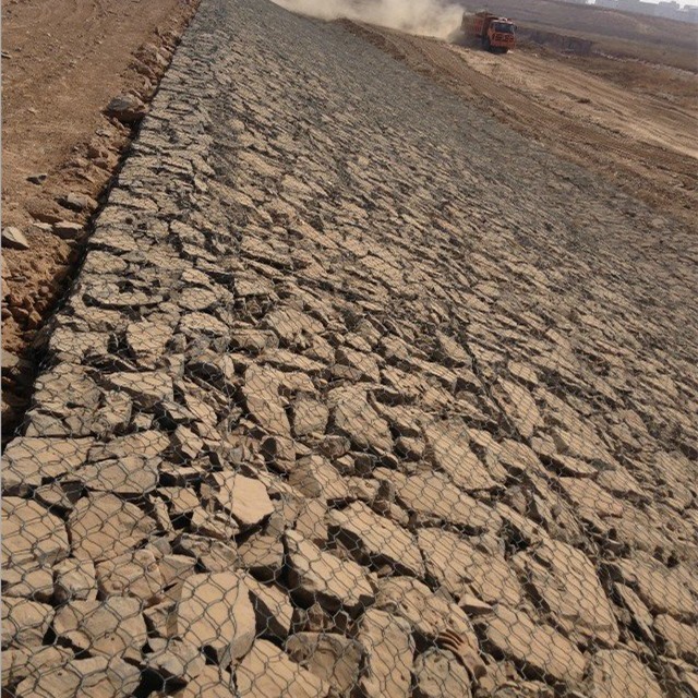 裝石頭網(wǎng)籠應(yīng)用2 裝石頭網(wǎng)籠應(yīng)用2