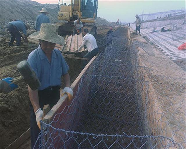 河道護(hù)堤格賓石籠網(wǎng) 河道護(hù)堤格賓石籠網(wǎng)