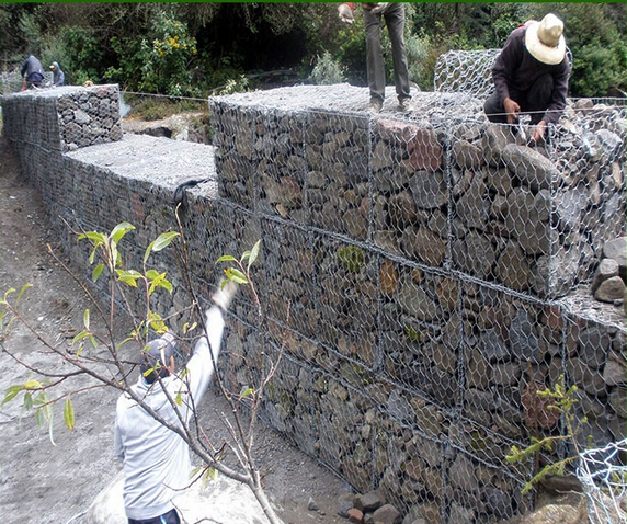 鍍鋅石籠網(wǎng)擋墻 鍍鋅石籠網(wǎng)擋墻