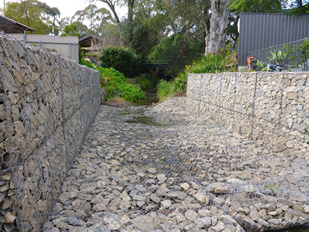 格賓網(wǎng)石籠擋墻 格賓網(wǎng)石籠擋墻