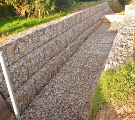 鍍鋅石籠網(wǎng)護(hù)岸 鍍鋅石籠網(wǎng)護(hù)岸