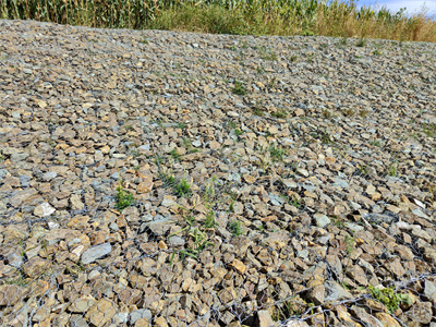 雷諾護(hù)墊護(hù)坡圖片 雷諾護(hù)墊護(hù)坡圖片