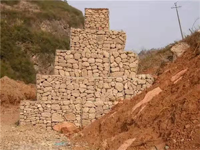 格賓石籠網(wǎng)擋土墻護堤 格賓石籠網(wǎng)擋土墻護堤