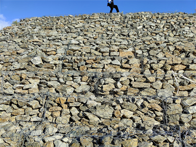 石籠網(wǎng)護(hù)岸 石籠網(wǎng)護(hù)岸