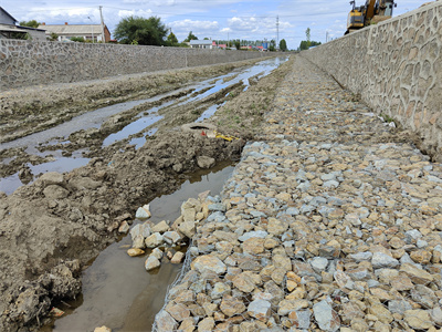 鍍高爾凡石籠網(wǎng)墊護坡 鍍高爾凡石籠網(wǎng)墊護坡